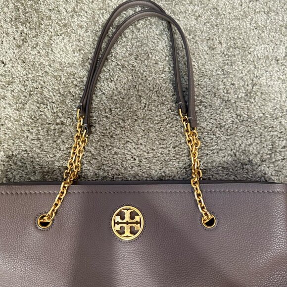 Tory Burch Carson Tote in Silver Maple – Leather Structured Tote Bag - Picture 3 of 8